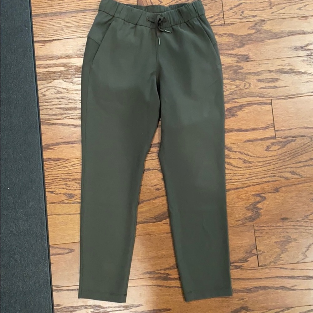 Lululemon on the fly pants